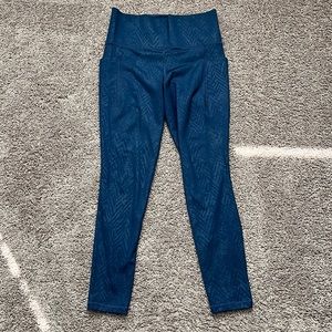 Athleta Salutation Stash Pocket II 7/8 tight, size M